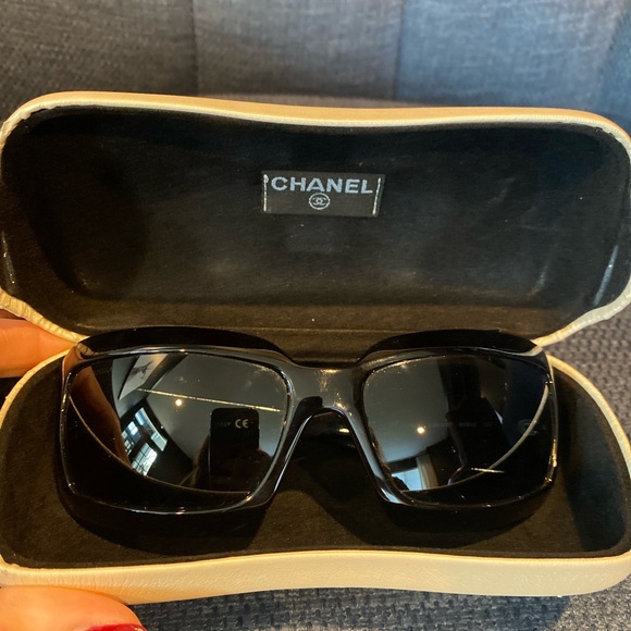 Chanel mother of Pearl sunglasses - Picture 5 of 5